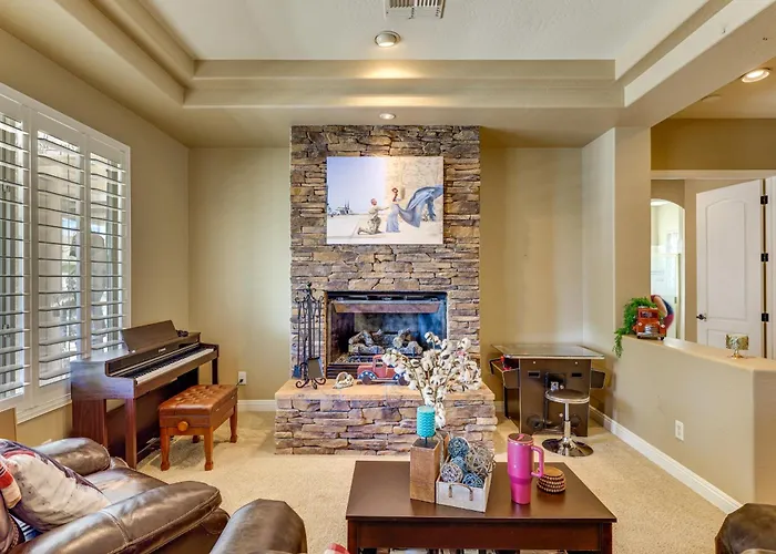Pool, Hot Tub, Toys! Family Home, 4 Mi To Luke Afb Holiday home *