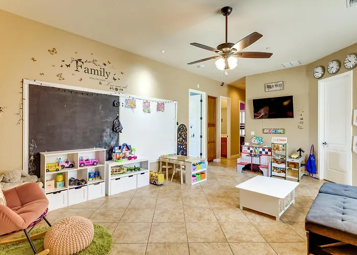 Holiday home Pool, Hot Tub, Toys! Family Home, 4 Mi To Luke Afb