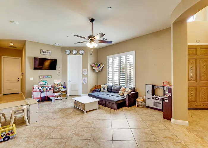 Pool, Hot Tub, Toys! Family Home, 4 Mi To Luke Afb Holiday home