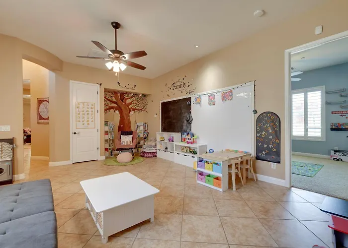 Holiday home Pool, Hot Tub, Toys! Family Home, 4 Mi To Luke Afb Litchfield Park
