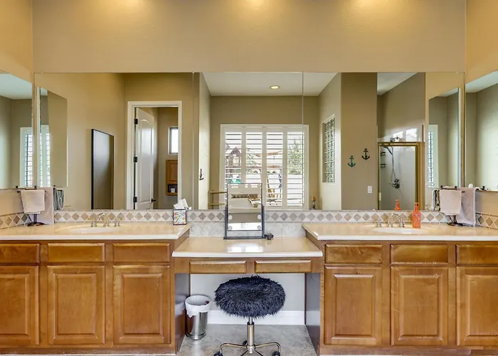 Holiday home Pool, Hot Tub, Toys! Family Home, 4 Mi To Luke Afb