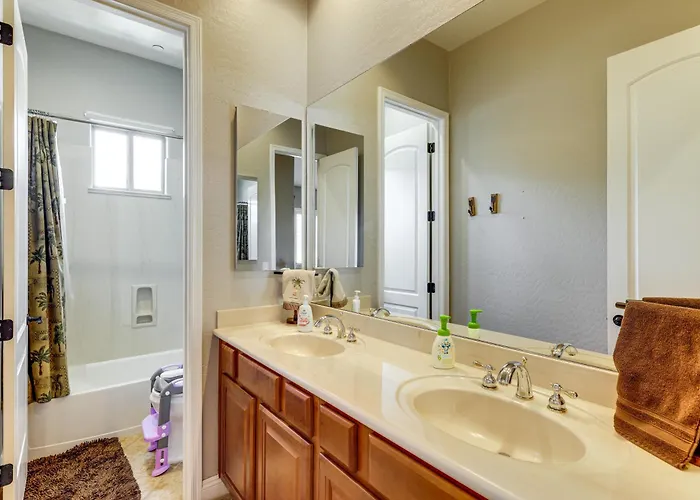 Pool, Hot Tub, Toys! Family Home, 4 Mi To Luke Afb Holiday home