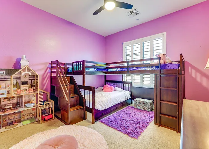 Pool, Hot Tub, Toys! Family Home, 4 Mi To Luke Afb Holiday home *